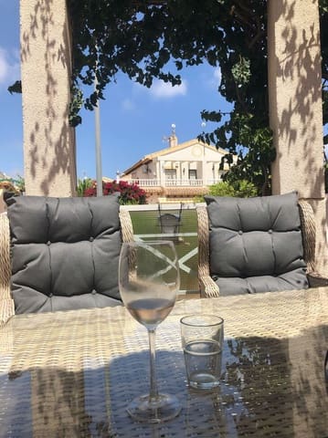 3 makuuhuone Omakotitalo myytävänä paikassa Playa Flamenca, Orihuela mukana uima-altaan 
autotalli - 199 900 € (Ref: 9425653)