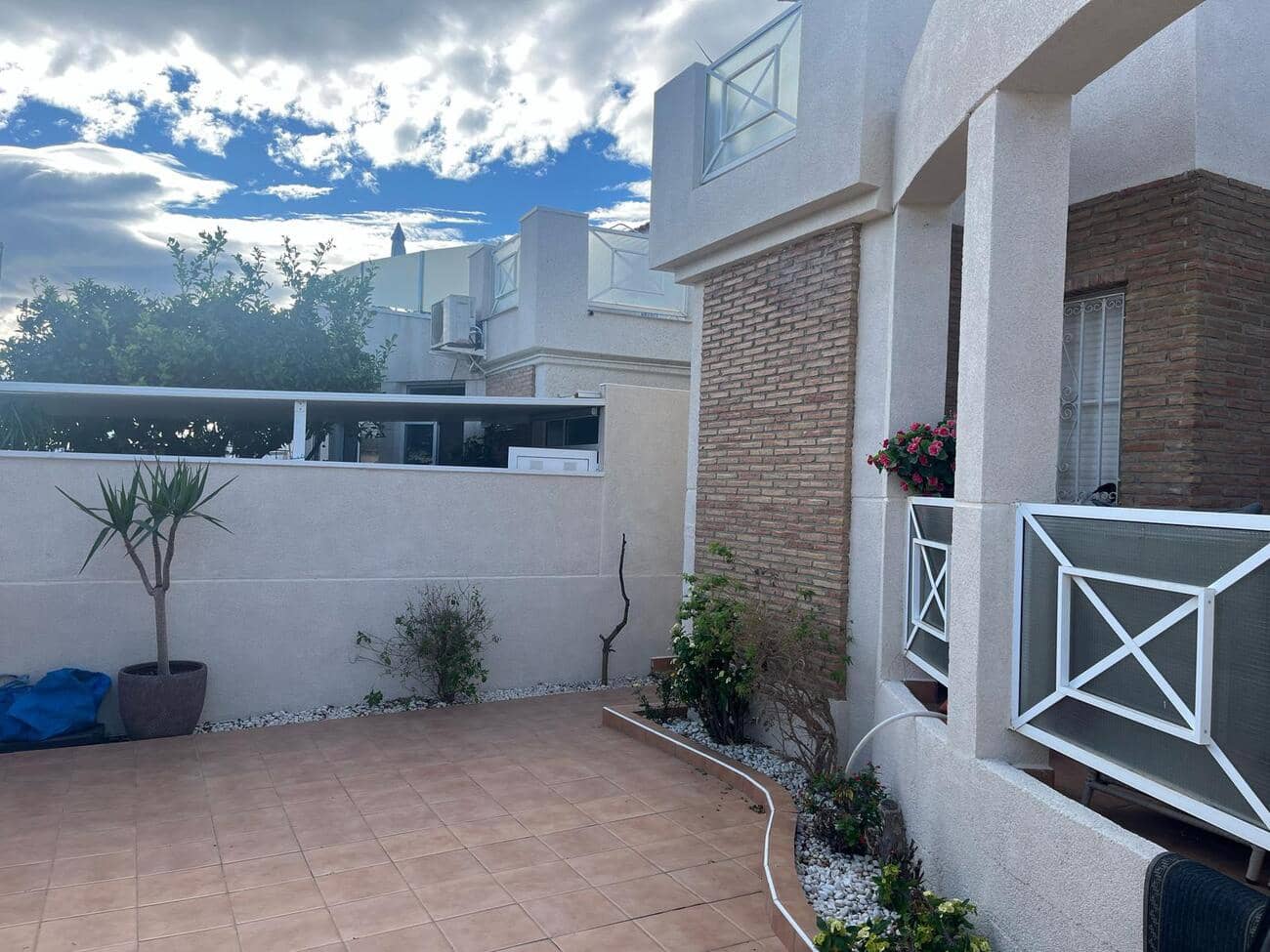 3 makuuhuone Omakotitalo myytävänä paikassa Playa Flamenca mukana uima-altaan 
autotalli - 199 900 € (Ref: 9425653)