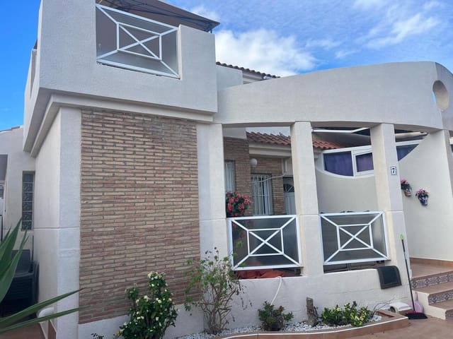 3 makuuhuone Omakotitalo myytävänä paikassa Playa Flamenca, Orihuela mukana uima-altaan 
autotalli - 199 900 € (Ref: 9425653)