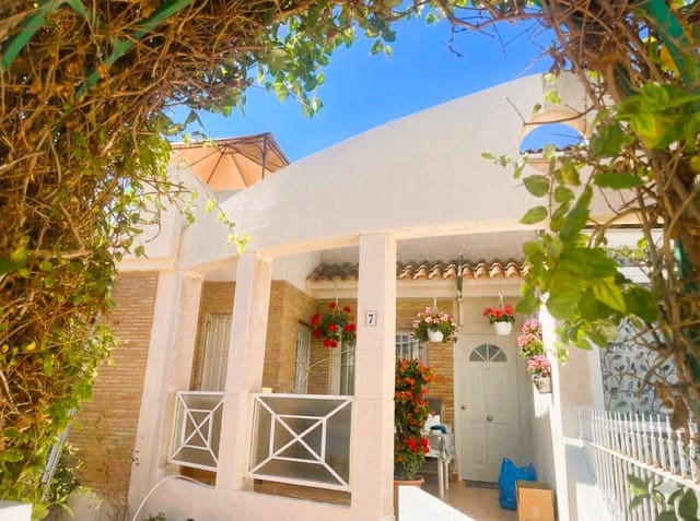 3 makuuhuone Omakotitalo myytävänä paikassa Playa Flamenca, Orihuela mukana uima-altaan 
autotalli - 199 900 € (Ref: 9425653)