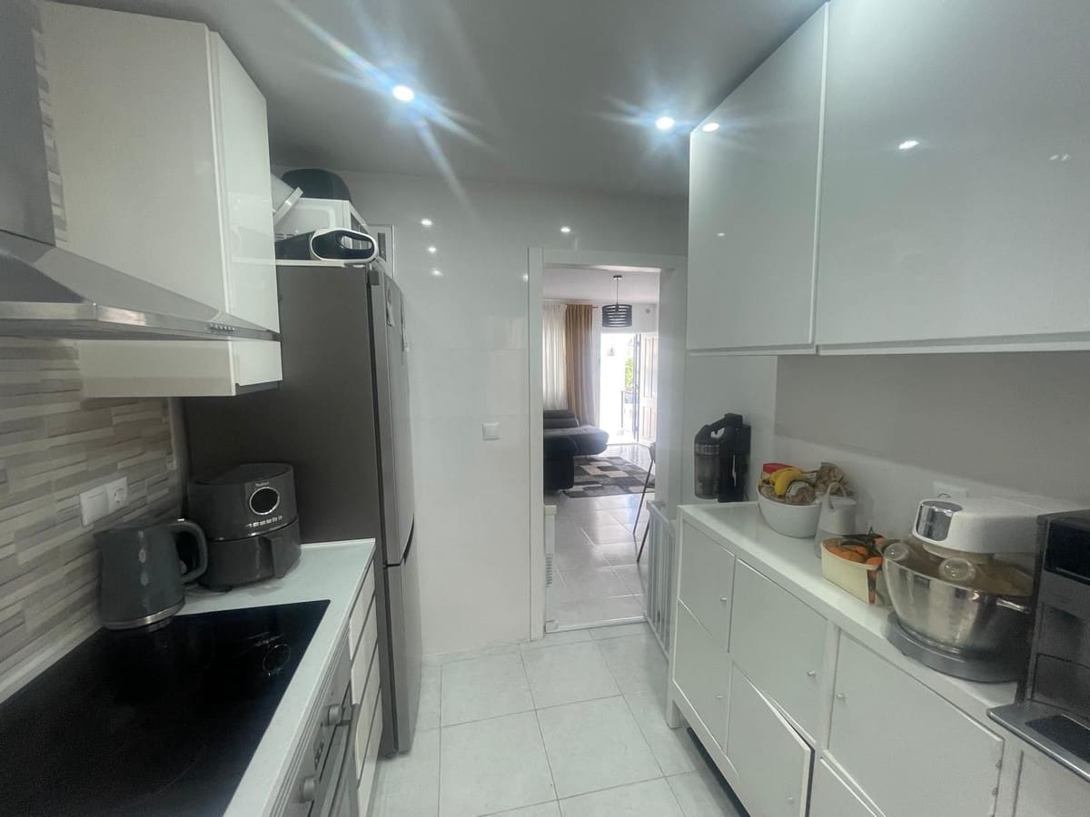 3 bedroom Apartment for sale in Playa Flamenca with pool - € 159,999 (Ref: 9426845)