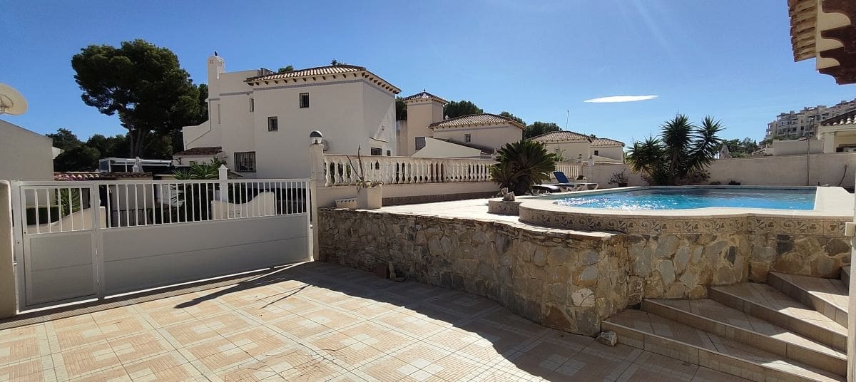 3 soverom Villa til salgs i Villamartin med svømmebasseng garasje - € 465 000 (Ref: 9441742)