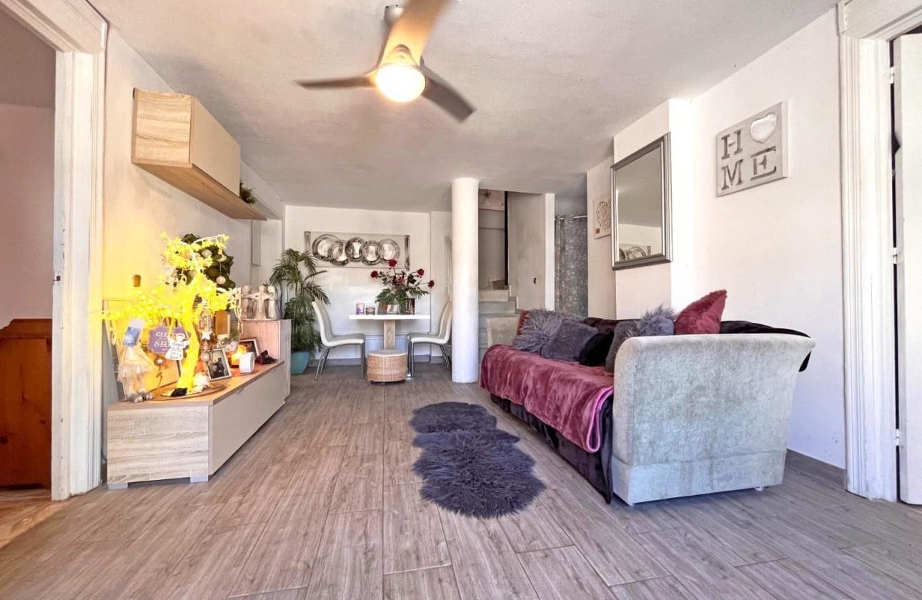 4 sypialnia Willa na sprzedaż w La Zenia z basenem - 399 000 € (Ref: 9441747)