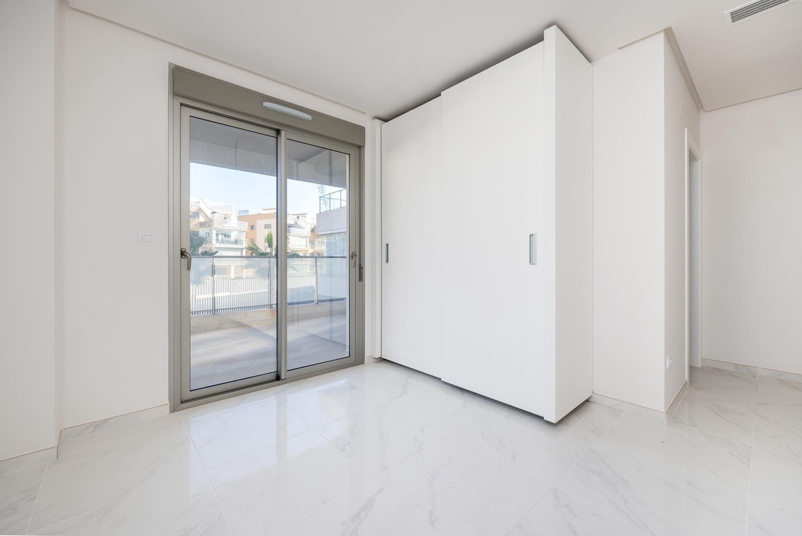 2 soveværelse Lejlighed til salg i La Zenia med swimmingpool garage - € 275.000 (Ref: 9445739)