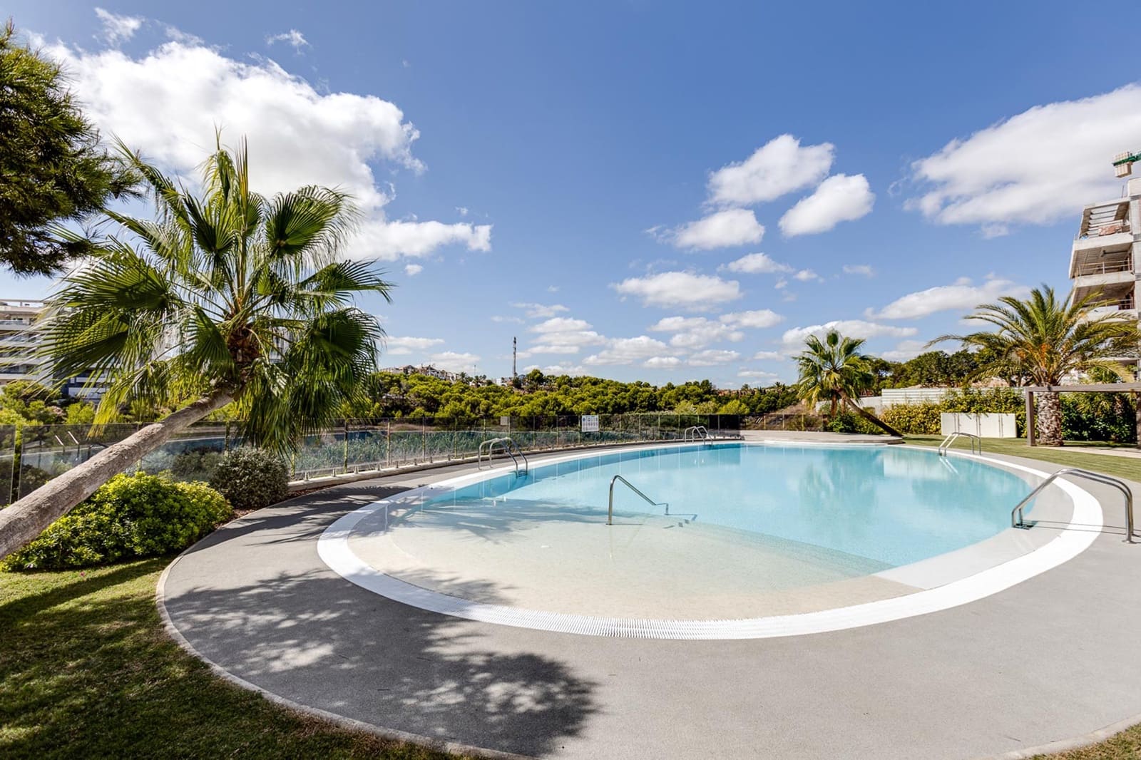 2 soveværelse Lejlighed til salg i La Zenia med swimmingpool garage - € 275.000 (Ref: 9445739)