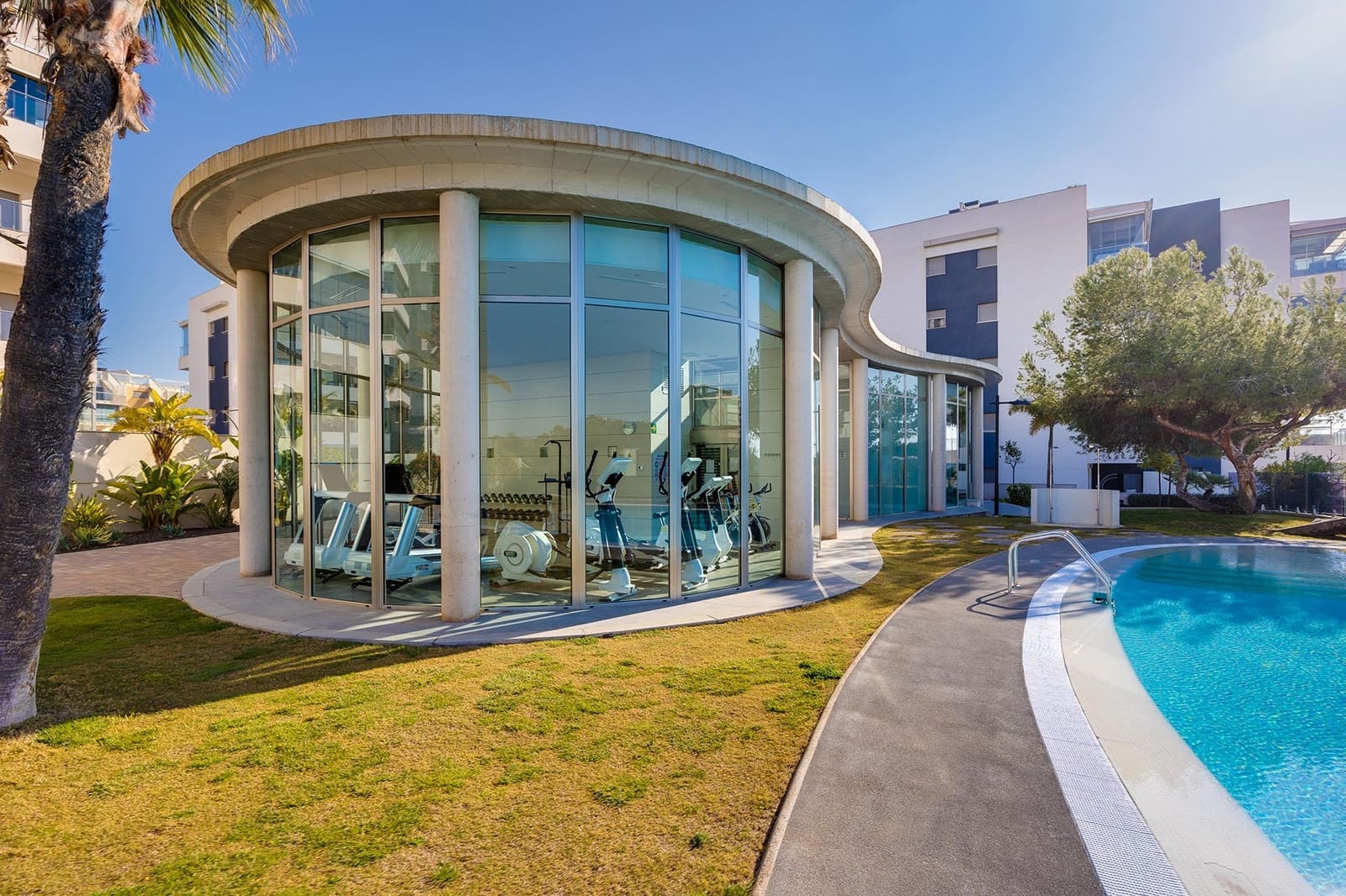 2 soveværelse Lejlighed til salg i La Zenia med swimmingpool garage - € 275.000 (Ref: 9445739)