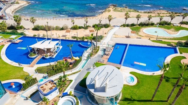 2 sypialnia Apartament na sprzedaż w Punta Prima, Torrevieja z basenem garażem - 385 000 € (Ref: 9448997)