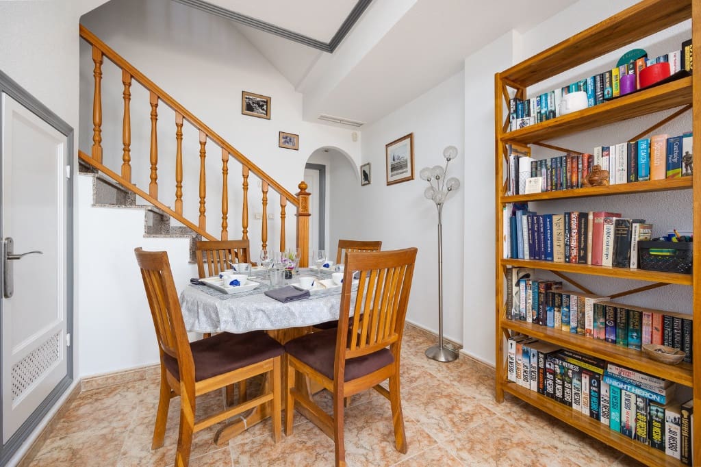 2 soverom Hus til salgs i Orihuela Costa med svømmebasseng garasje - € 189 999 (Ref: 9448998)