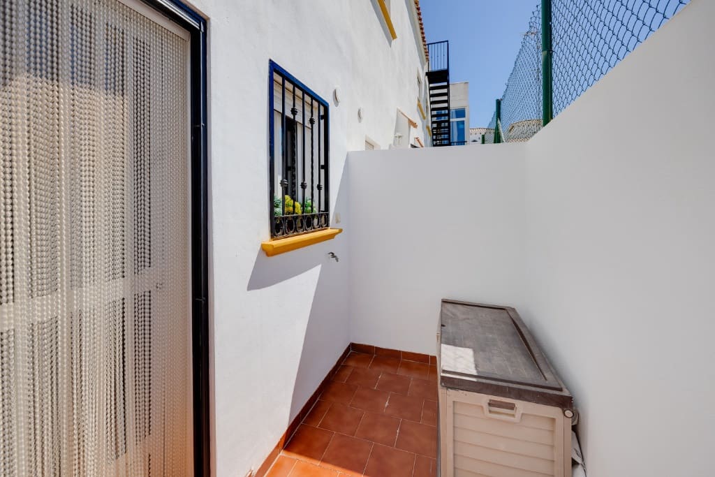 2 soverom Hus til salgs i Orihuela Costa med svømmebasseng garasje - € 189 999 (Ref: 9448998)