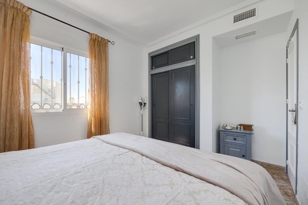 2 soverom Hus til salgs i Orihuela Costa med svømmebasseng garasje - € 189 999 (Ref: 9448998)