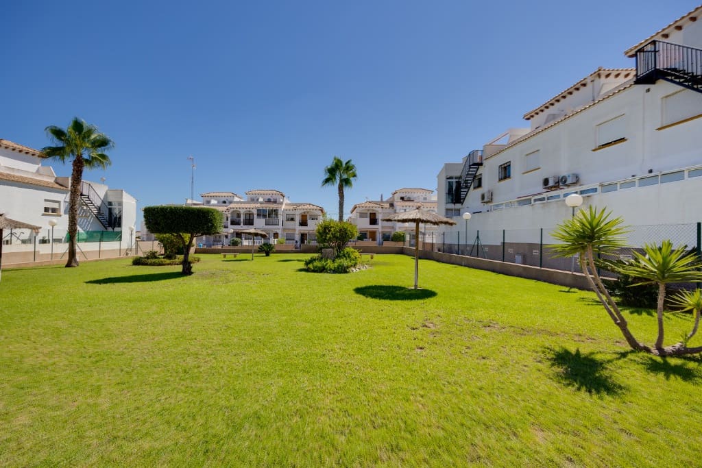 2 soverom Hus til salgs i Orihuela Costa med svømmebasseng garasje - € 189 999 (Ref: 9448998)