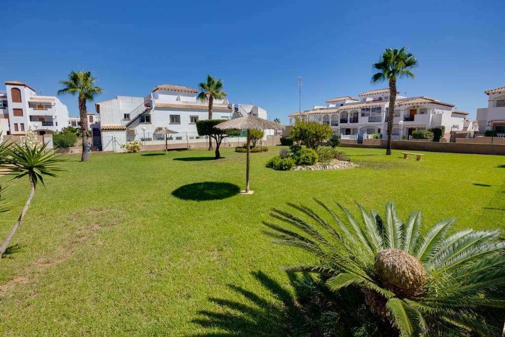 2 soverom Hus til salgs i Orihuela Costa med svømmebasseng garasje - € 189 999 (Ref: 9448998)