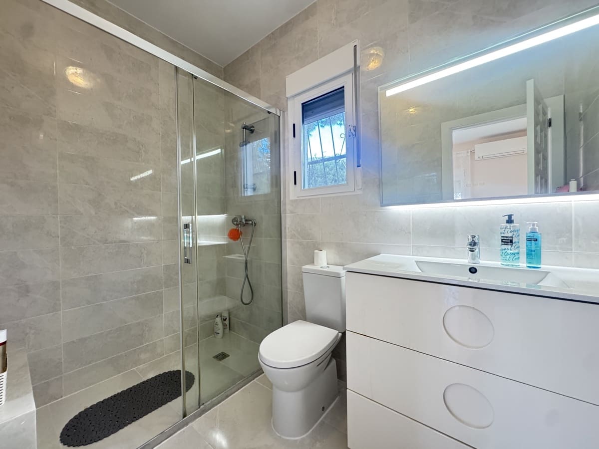 3 quarto Moradia para venda em Villamartin com piscina - 375 000 € (Ref: 9452480)