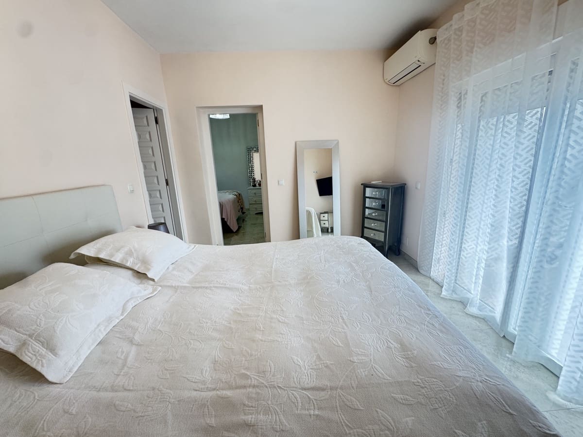 3 quarto Moradia para venda em Villamartin com piscina - 375 000 € (Ref: 9452480)