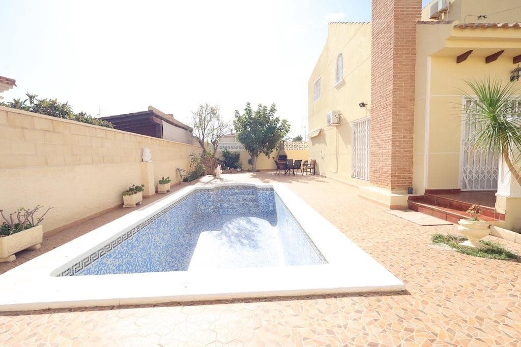 4 soveværelse Villa til salg i Playa Flamenca med swimmingpool garage - € 580.000 (Ref: 9452485)