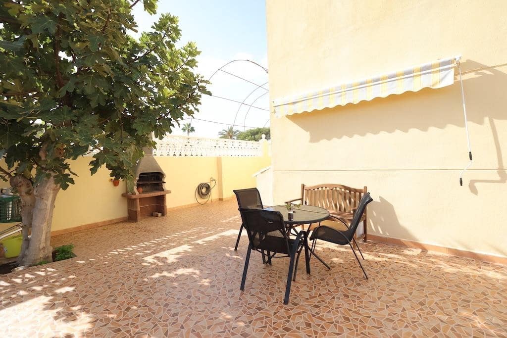 4 soveværelse Villa til salg i Playa Flamenca med swimmingpool garage - € 580.000 (Ref: 9452485)