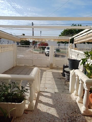 2 bedroom Townhouse for sale in Puerto Deportivo, Torrevieja with pool - € 139,900 (Ref: 9452743)