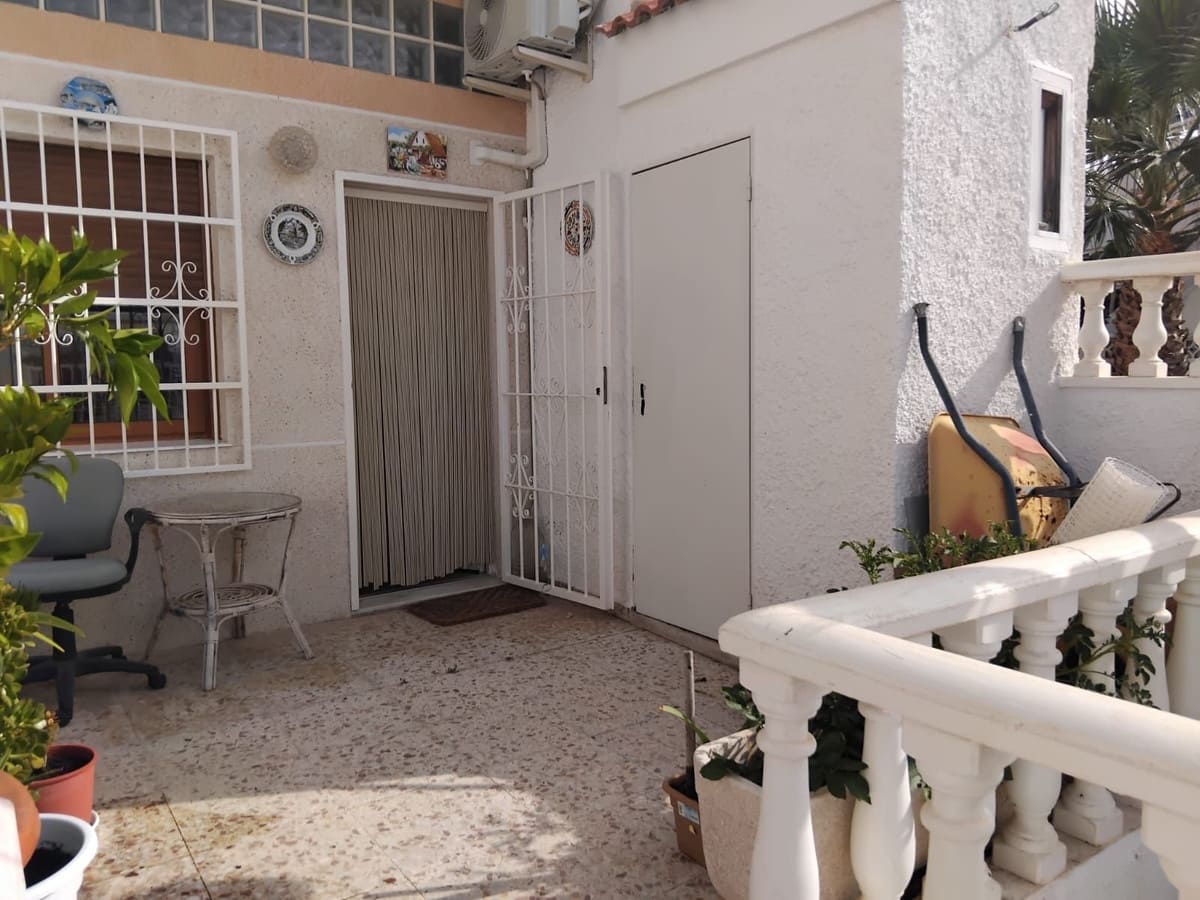 2 soverom Hus til salgs i Torrevieja med svømmebasseng - € 139 900 (Ref: 9452743)