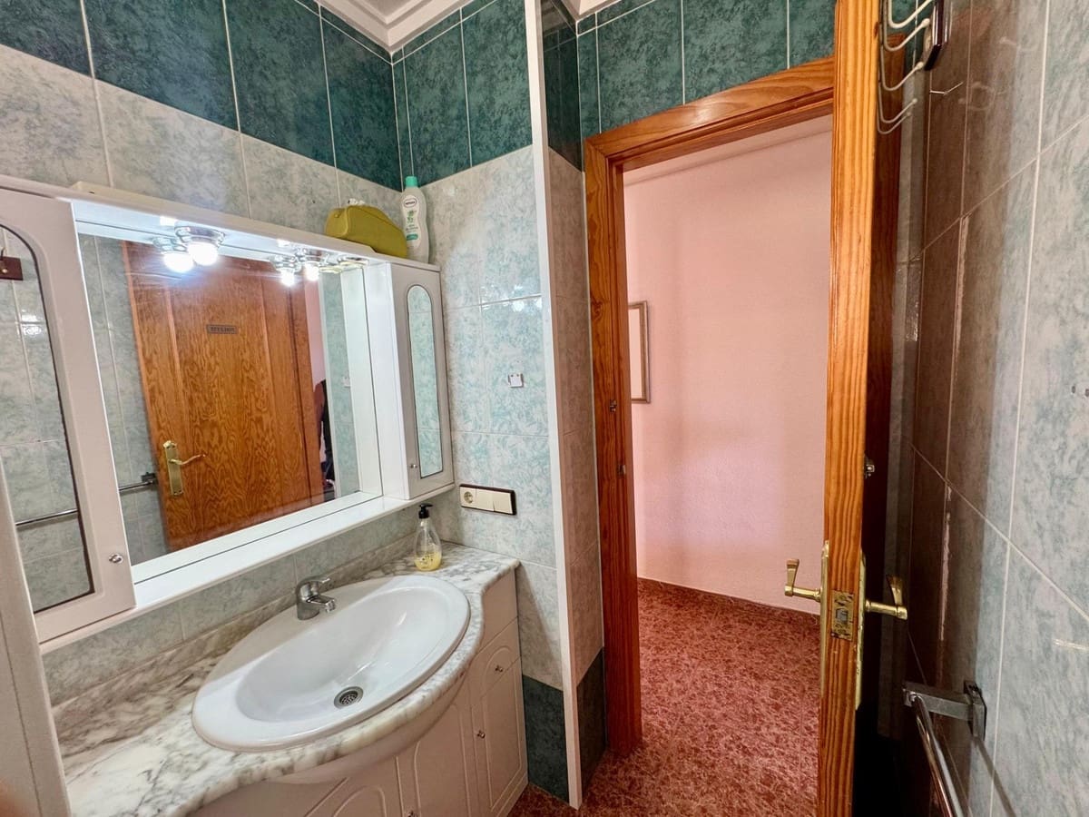 2 soverom Penthouse til salgs i Torrevieja med svømmebasseng - € 140 000 (Ref: 9452744)