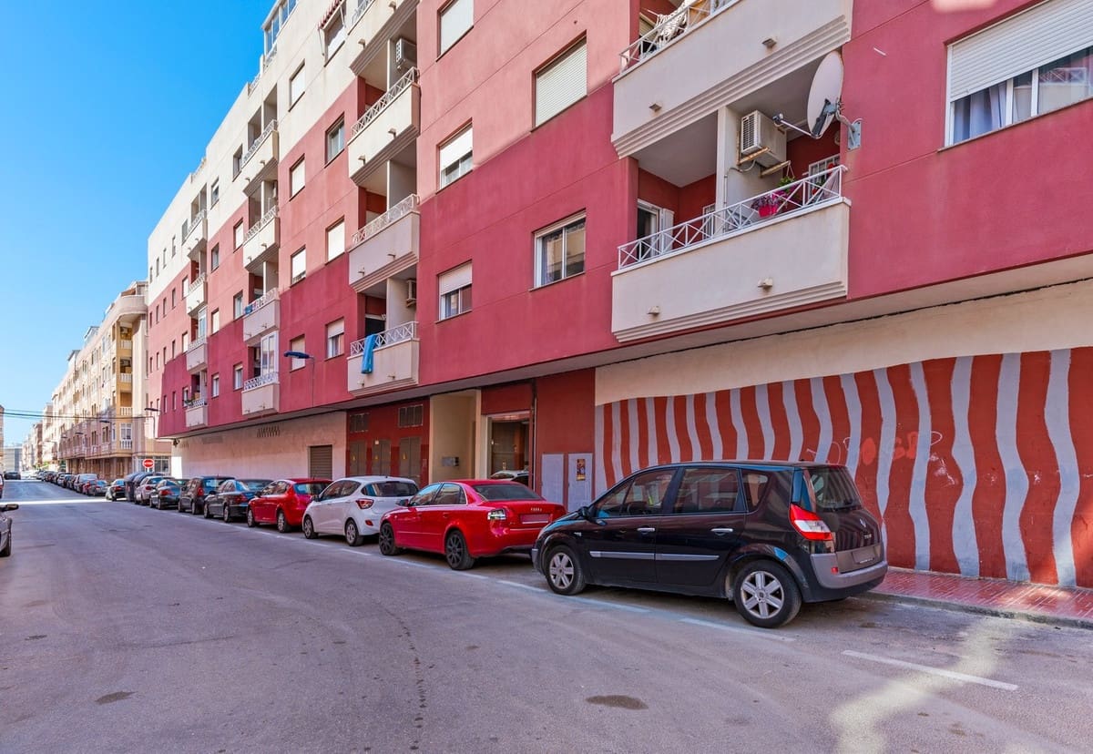 2 quarto Apartamento para venda em Torrevieja com piscina - 129 000 € (Ref: 9452745)