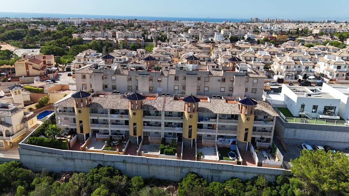 2 bedroom Apartment for sale in Cabo Roig with pool - € 139,950 (Ref: 9452748)