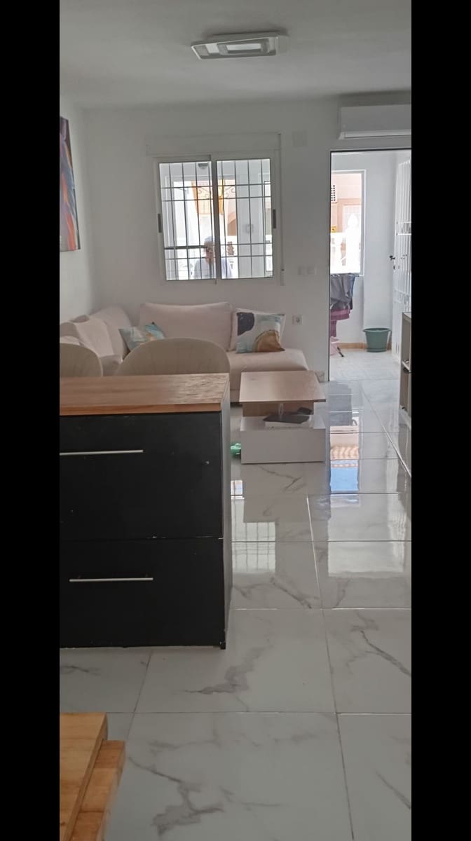 2 quarto Apartamento para venda em Torrevieja com piscina - 145 000 € (Ref: 9452864)