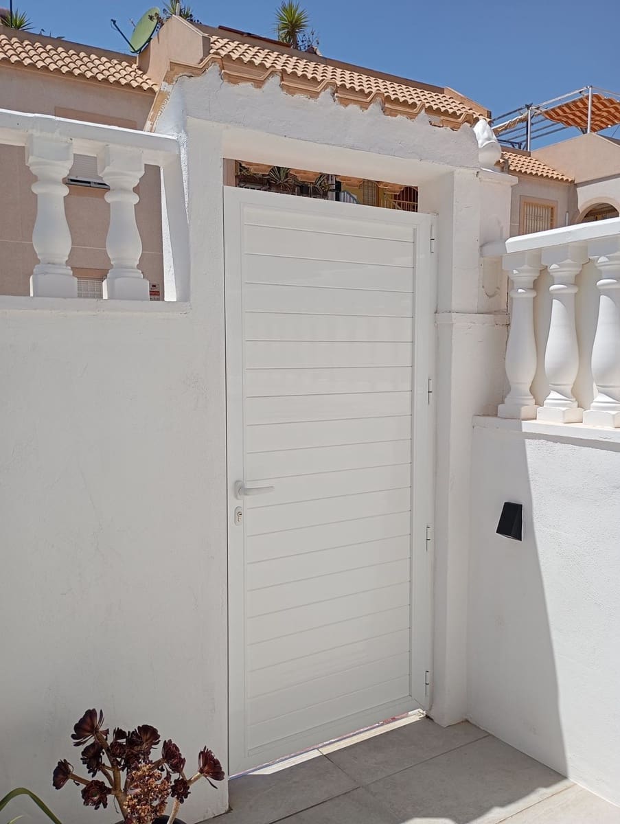 2 quarto Apartamento para venda em Torrevieja com piscina - 145 000 € (Ref: 9452864)