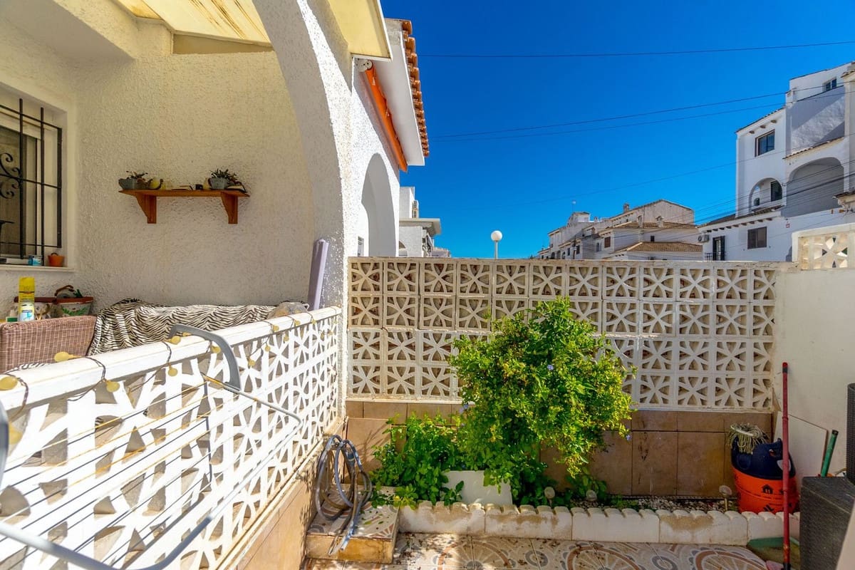2 bedroom Townhouse for sale in Torrevieja with pool - € 153,000 (Ref: 9452869)