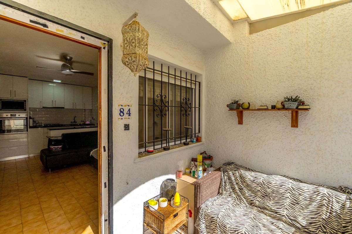 2 bedroom Townhouse for sale in Torrevieja with pool - € 153,000 (Ref: 9452869)