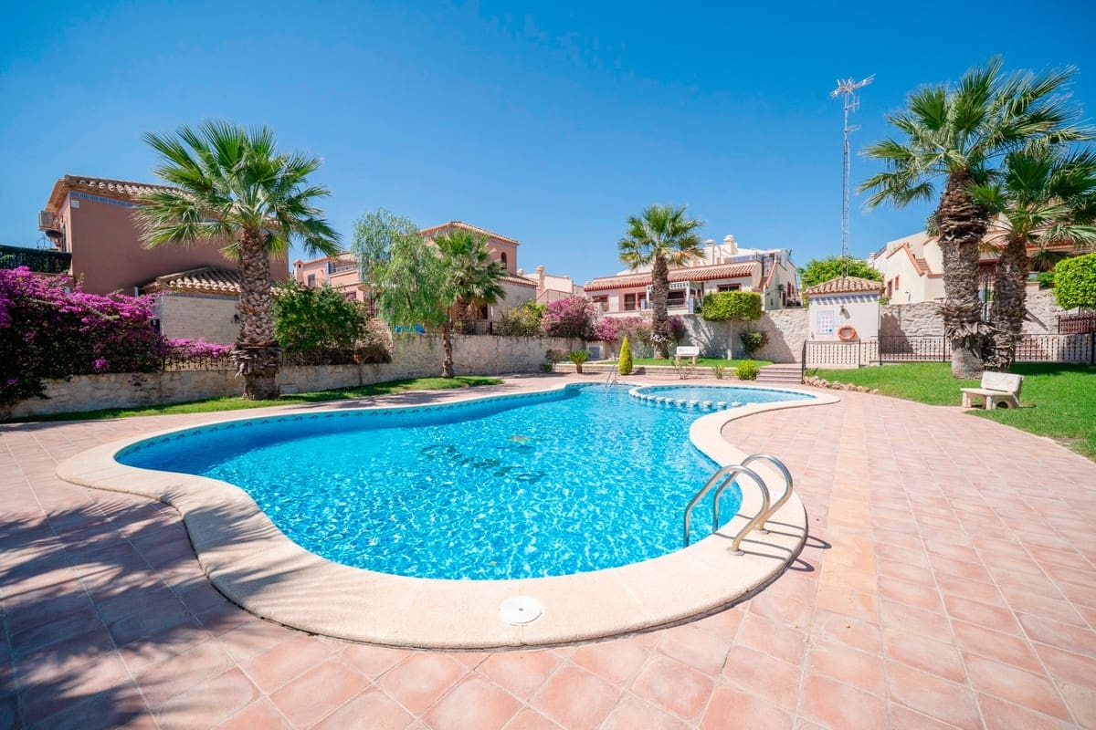 2 soverom Villa til salgs i San Miguel de Salinas med svømmebasseng - € 179 000 (Ref: 9453032)