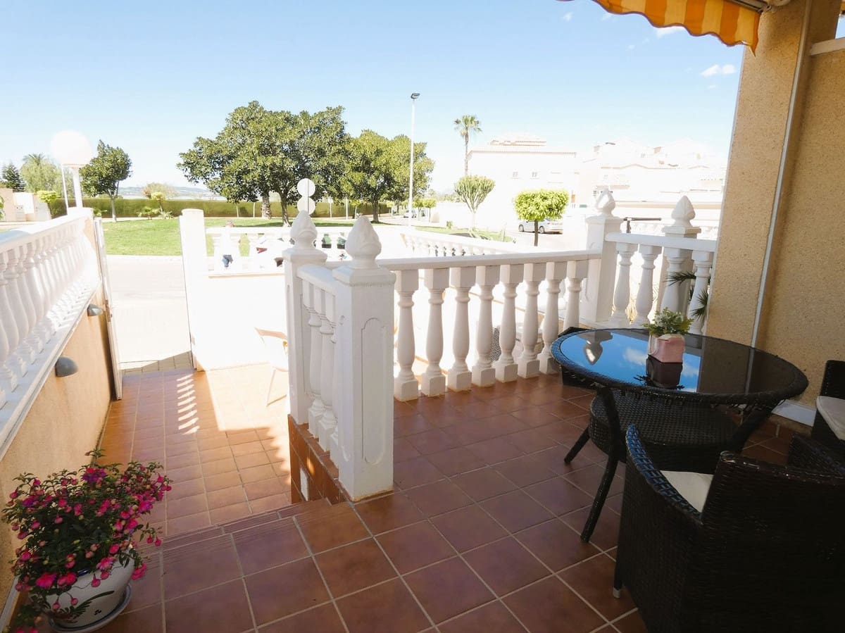 2 soverom Villa til salgs i Torrevieja med svømmebasseng - € 179 000 (Ref: 9453134)