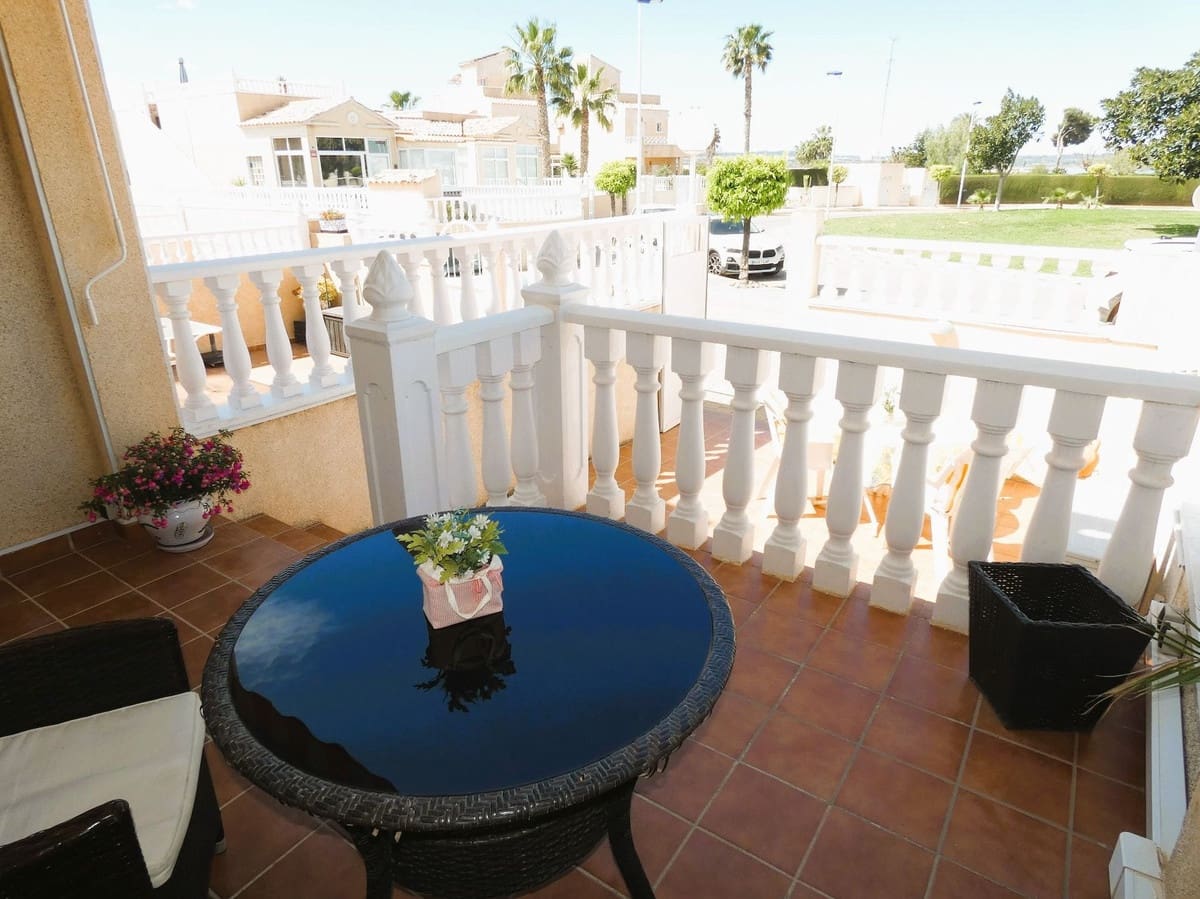 2 soverom Villa til salgs i Torrevieja med svømmebasseng - € 179 000 (Ref: 9453134)