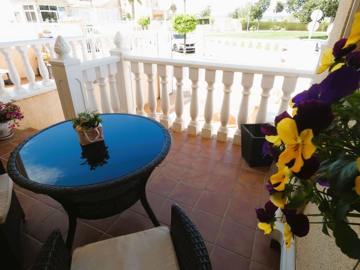 2 soverom Villa til salgs i Torrevieja med svømmebasseng - € 179 000 (Ref: 9453134)