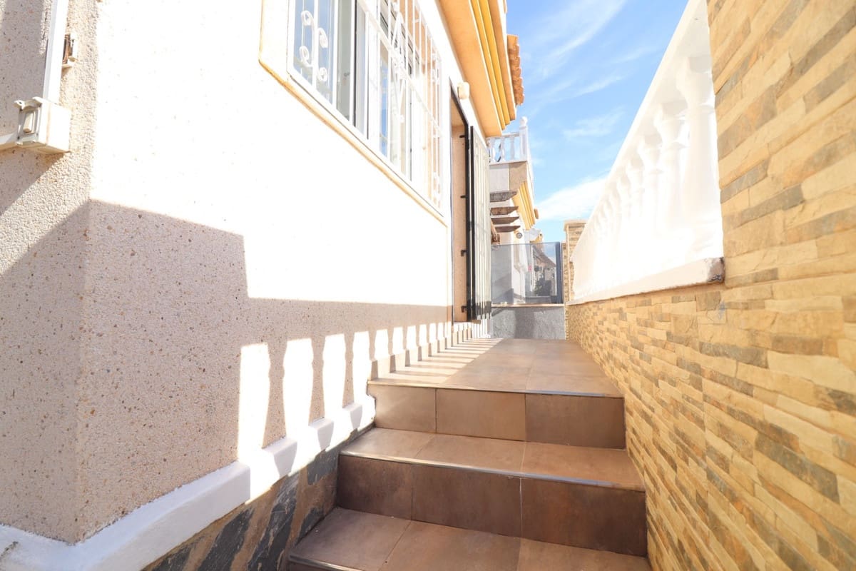 3 makuuhuone Huvila myytävänä paikassa Ciudad Quesada mukana uima-altaan - 179 950 € (Ref: 9453135)