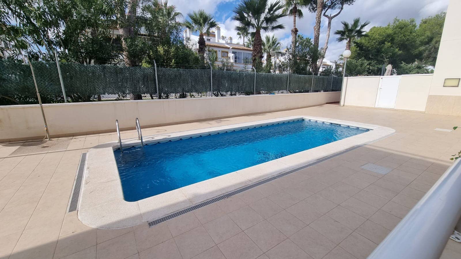 3 quarto Casa em Banda para venda em Villamartin com piscina - 190 000 € (Ref: 9464949)