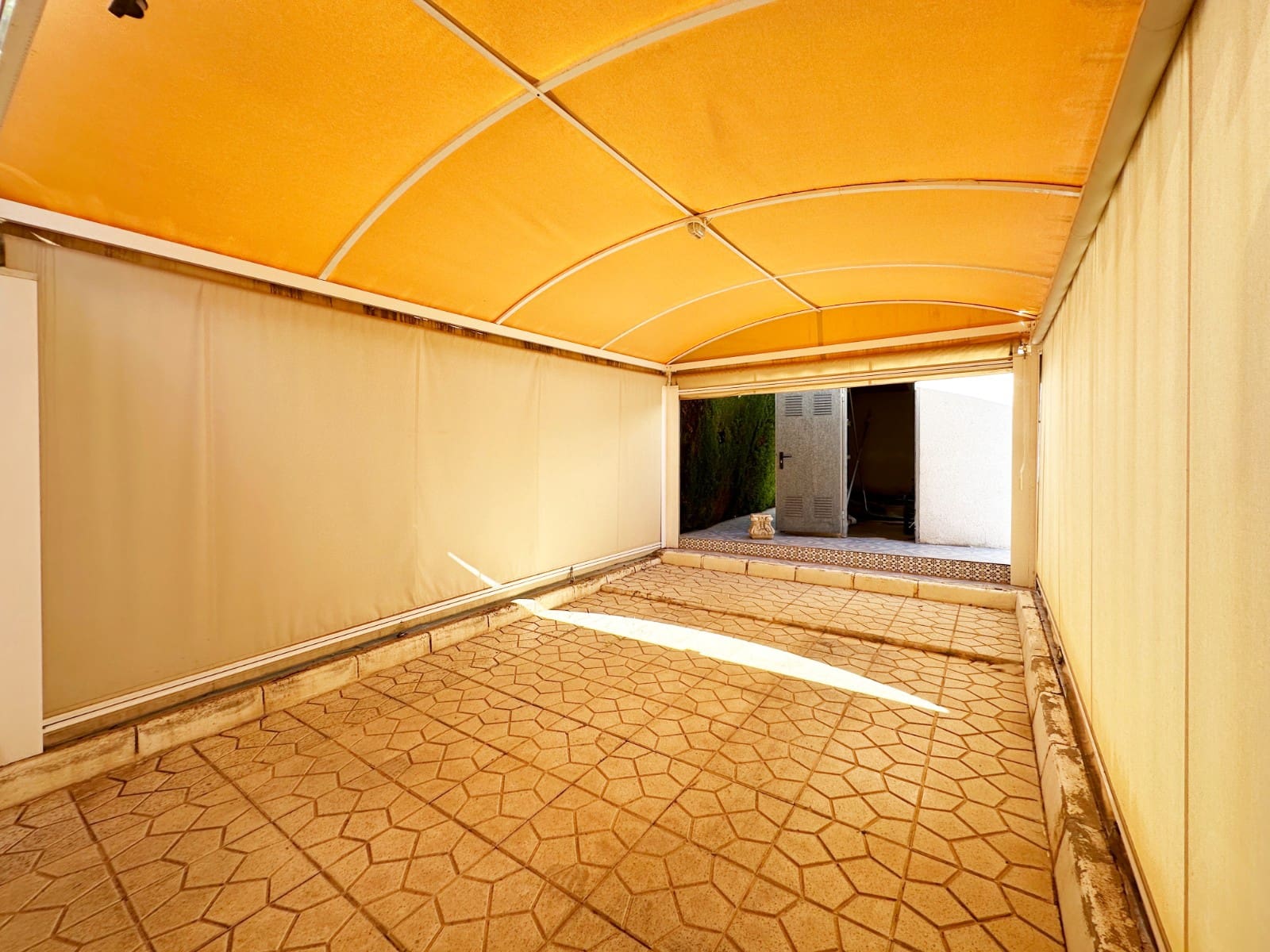 3 makuuhuone Huvila myytävänä paikassa Playa Flamenca mukana uima-altaan 
autotalli - 420 000 € (Ref: 9464950)