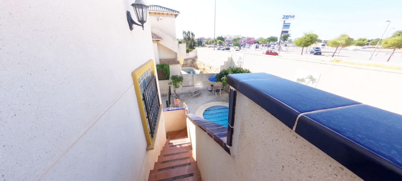 5 quarto Moradia para venda em La Zenia com piscina garagem - 360 000 € (Ref: 9466138)