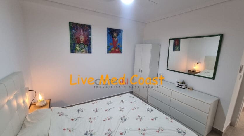 2 makuuhuone Omakotitalo myytävänä paikassa Los Narejos mukana 
autotalli - 129 000 € (Ref: 9468018)