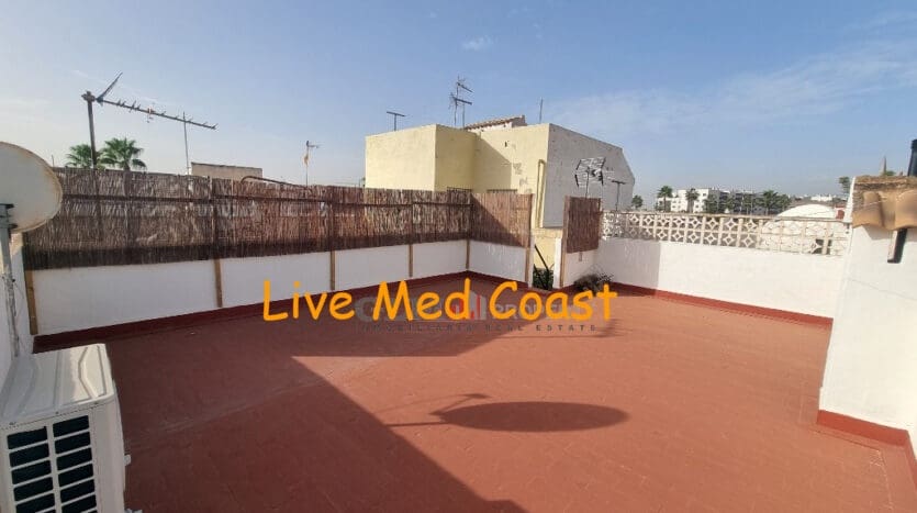 2 makuuhuone Omakotitalo myytävänä paikassa Los Narejos mukana 
autotalli - 129 000 € (Ref: 9468018)