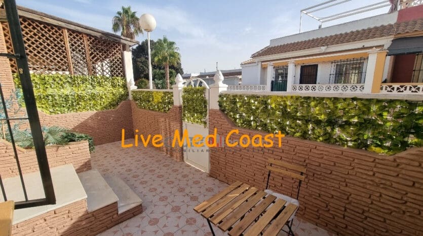 2 makuuhuone Omakotitalo myytävänä paikassa Los Narejos mukana 
autotalli - 129 000 € (Ref: 9468018)