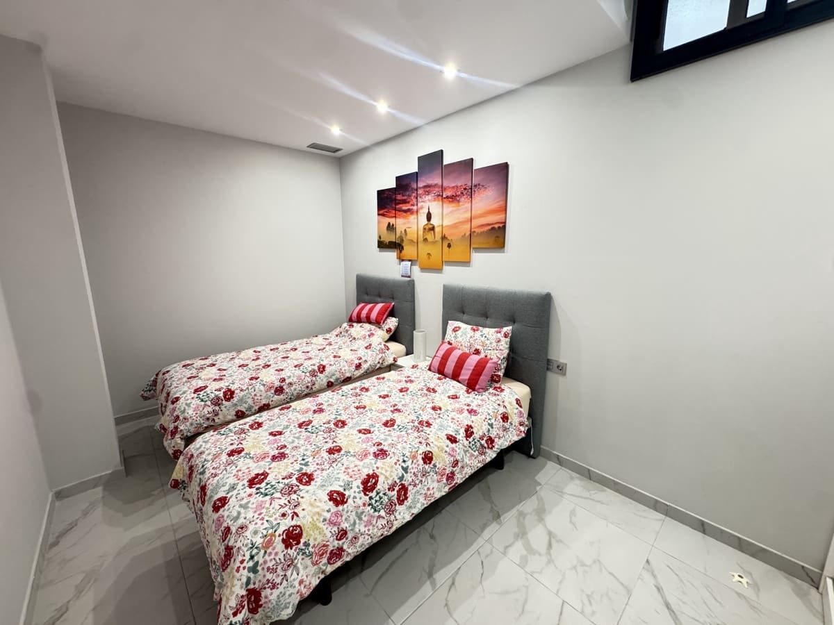 5 bedroom Villa for sale in Villamartin with pool - € 480,000 (Ref: 9470921)