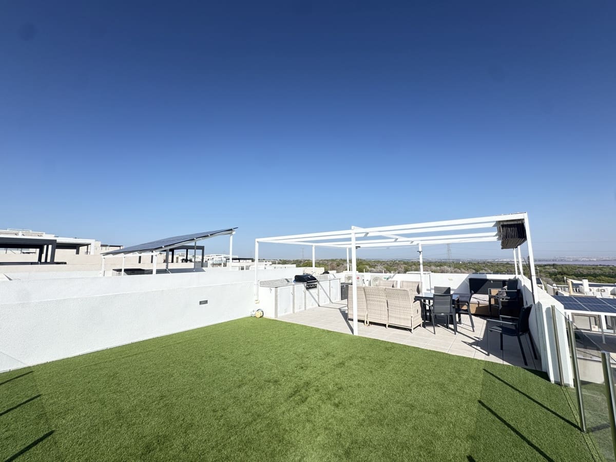 5 bedroom Villa for sale in Villamartin with pool - € 480,000 (Ref: 9470921)