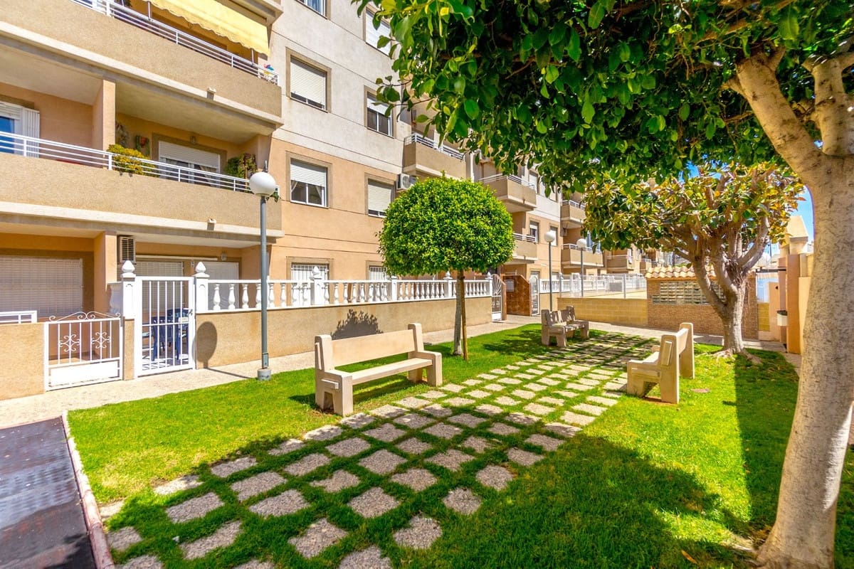 2 quarto Apartamento para venda em Torrevieja com piscina - 129 900 € (Ref: 9476274)