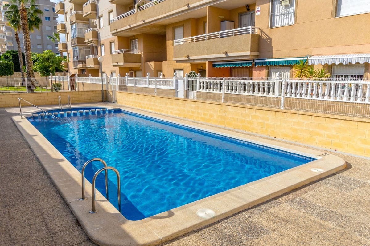 2 quarto Apartamento para venda em Torrevieja com piscina - 129 900 € (Ref: 9476274)
