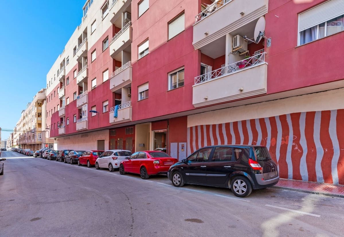 2 bedroom Apartment for sale in Torrevieja - € 129,000 (Ref: 9476280)
