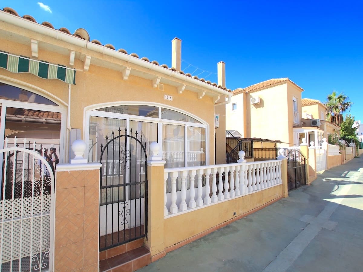 2 bedroom Townhouse for sale in Los Balcones with pool - € 135,000 (Ref: 9499621)