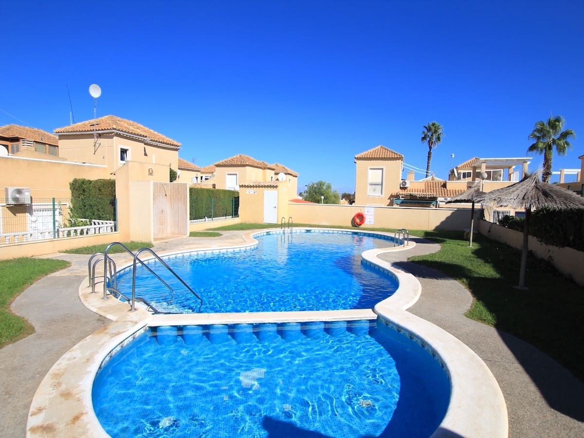 2 bedroom Townhouse for sale in Los Balcones with pool - € 135,000 (Ref: 9499621)