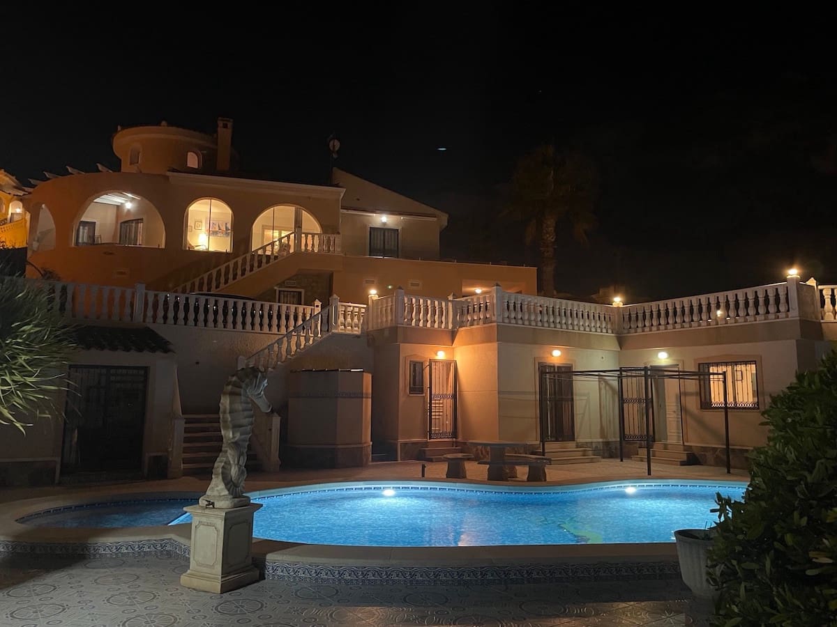 5 bedroom Villa for sale in Ciudad Quesada with pool - € 625,000 (Ref: 9499623)