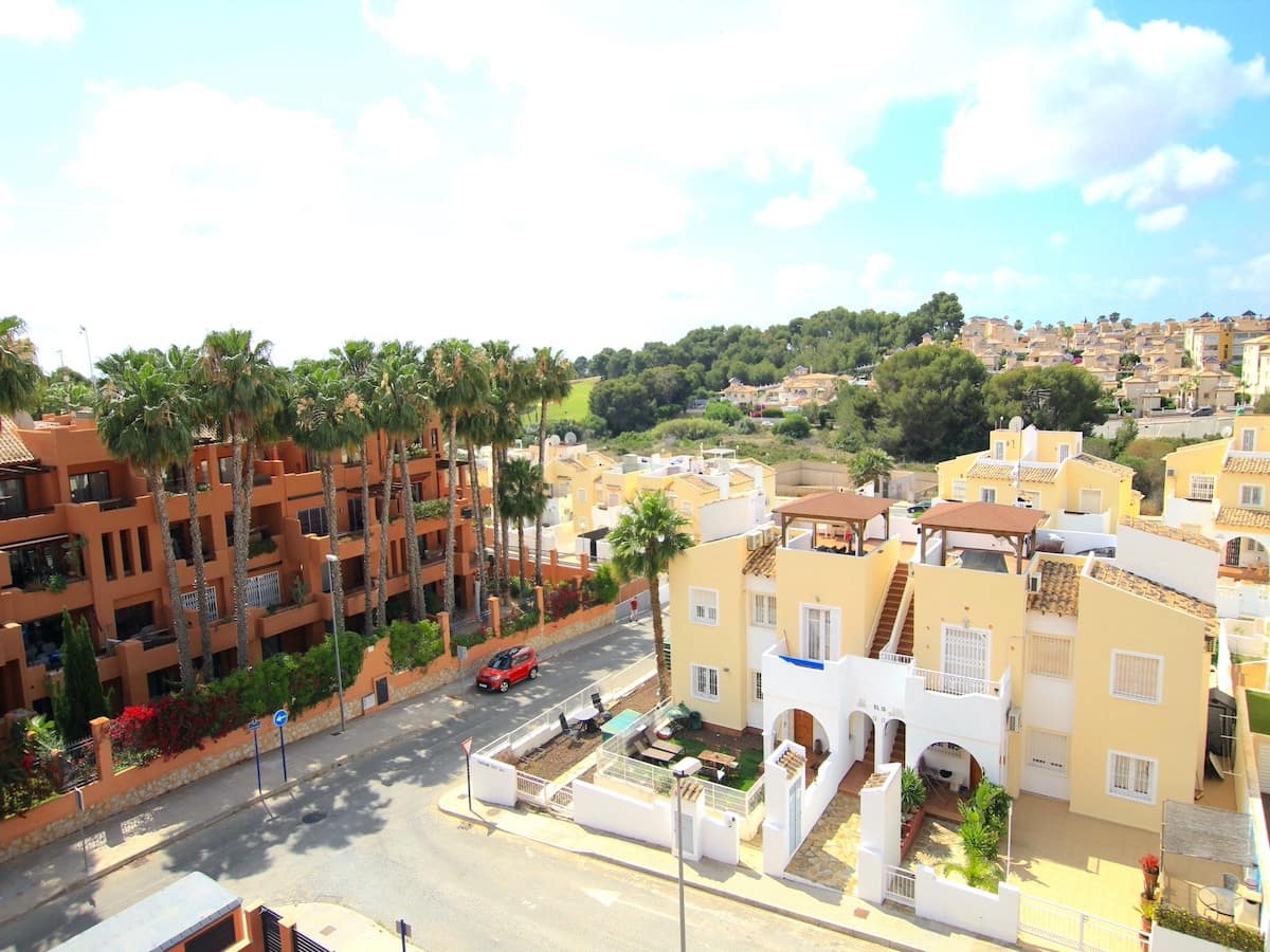 2 quarto Penthouse para venda em Villamartin com piscina - 285 000 € (Ref: 9499624)