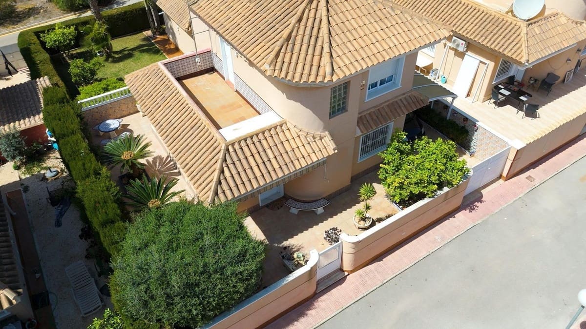 3 Zimmer Villa zu verkaufen in Torrevieja mit Pool Garage - 360.000 € (Ref: 9499625)